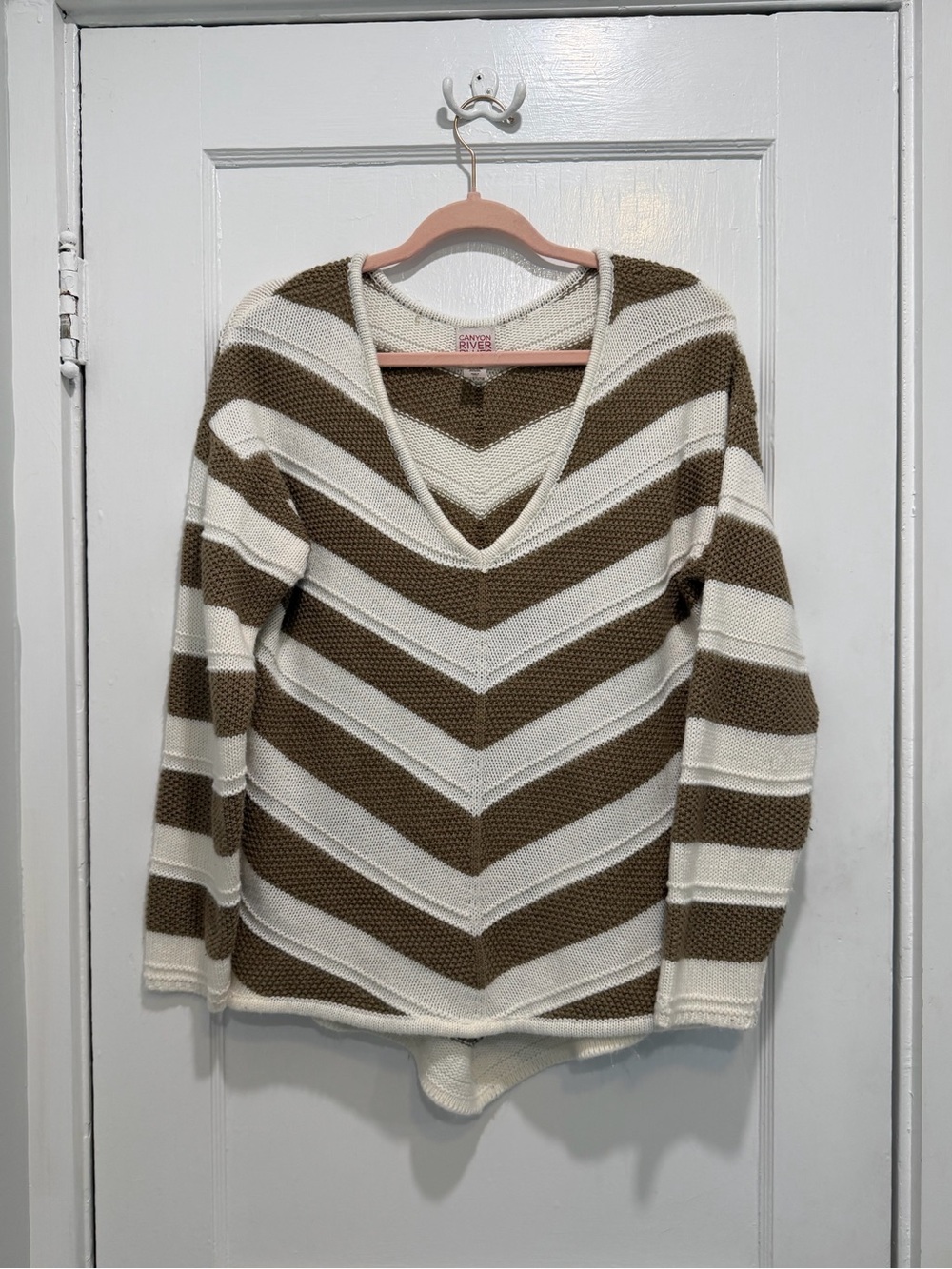 Canyon River Blues Brown White Chevron Striped V Neck Sweater Size Large